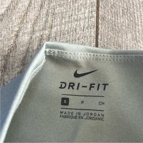 Nike Yoga Dri-Fit Size Small Grey 7/8 Training High-Rise Leggings. - Picture 5 of 7